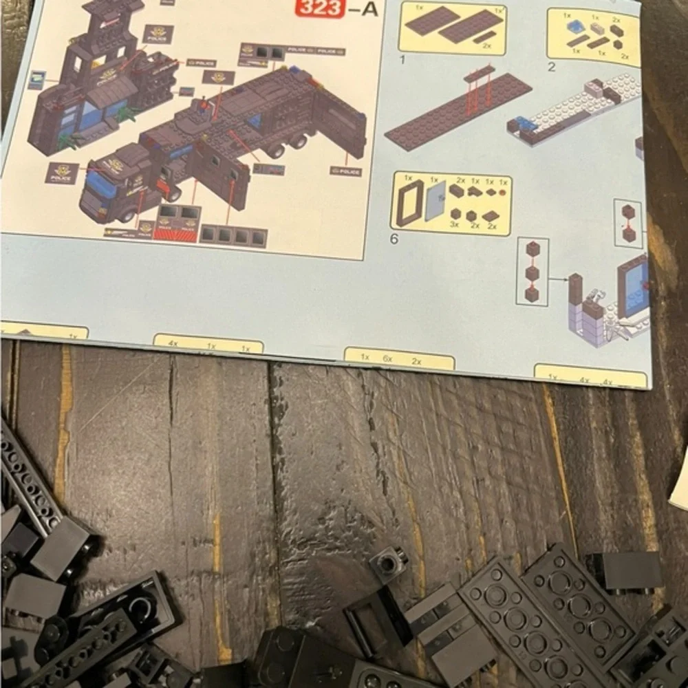City Police Station Building‎ Kit, SWAT Mobile Command Center Truck Building Toy